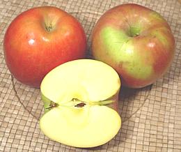 FUJI-omenat kokonaisina ja leikattuina