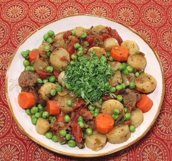 Dish of Beef & Arrowroot with Peas